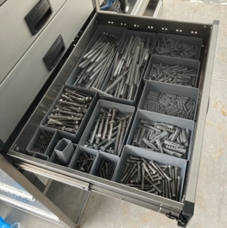 Beschriftbare Sichtlagerboxen für die Lagerung von Schrauben und anderen Kleinteilen.