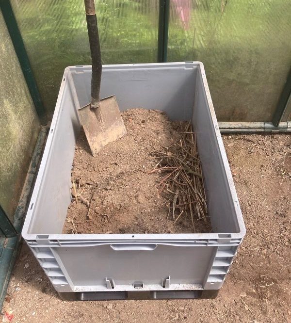 Kompost in einem Großbehälter