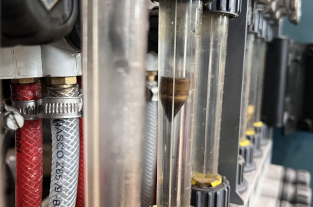 Kunststoffgranulat wird eingesaugt